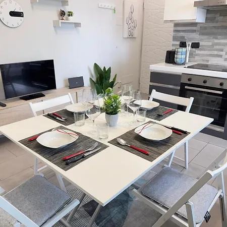 아파트 10 Minutes From Fiera With Large Terrace