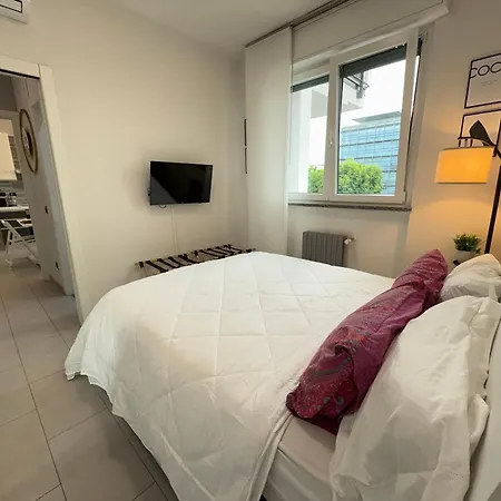아파트 10 Minutes From Fiera With Large Terrace